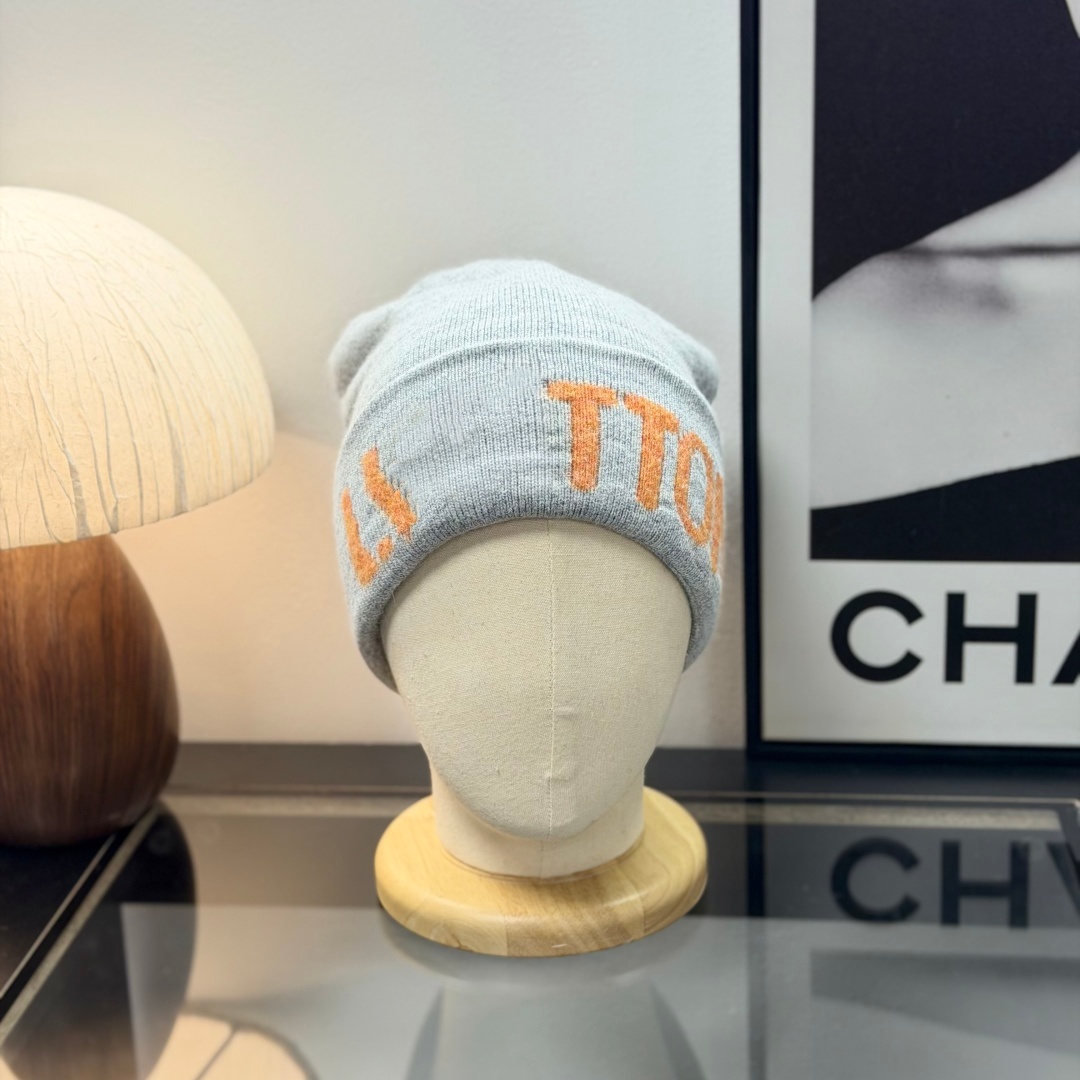 New Designer Embroidered Beanie For Men And Women Knitted Hat Winter Warm Luxury Fashion For Women and Men