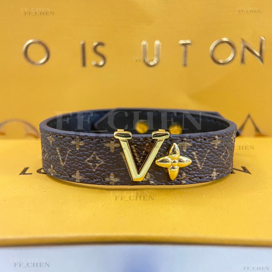 Charm bracelet leather bracelet Fashion lock bracelet classic jewelry designer bracelet flat brown brand metal for men and women lovers jewelry gift