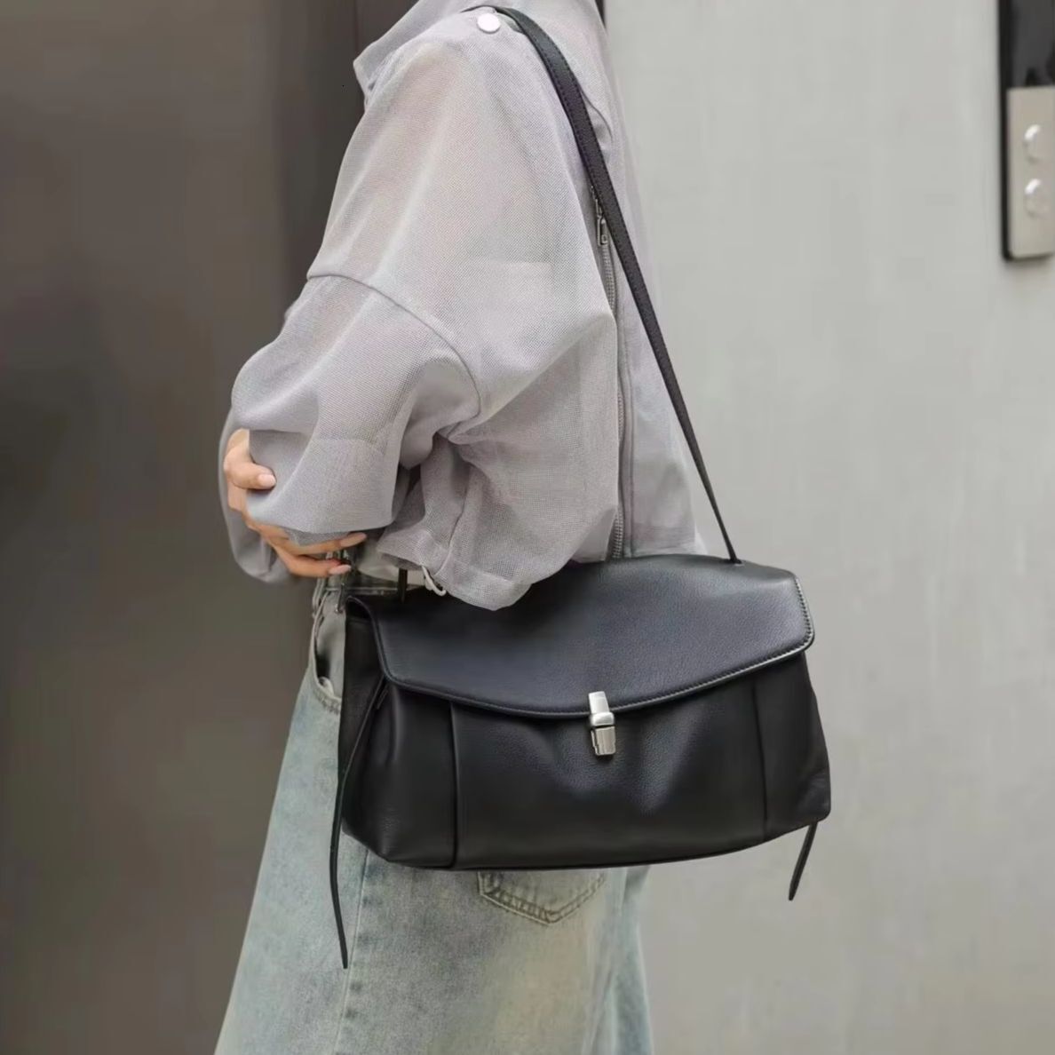 Women's Genuine Grade Cow Leather Shoulder Crossbody Purse Bags High Quality Luxury Designer Soft Cowhide Ladies Underarm Bag