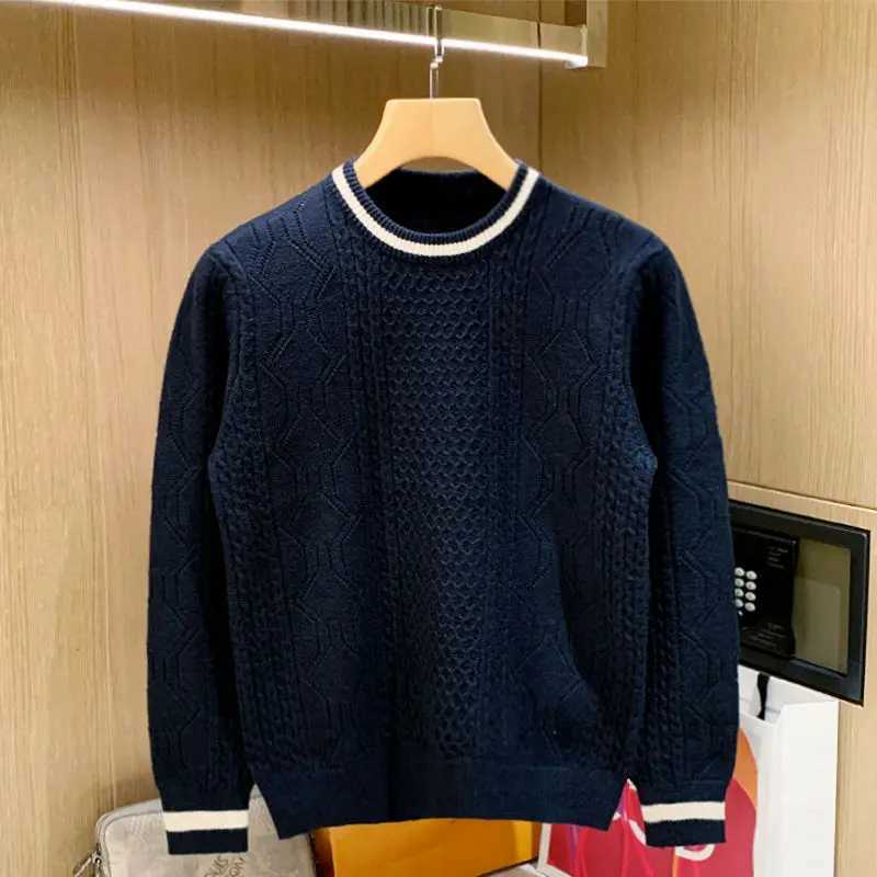 2025 Winter New Fashion Twist Knitted Sweater Men Trendy Casual Solid Color Warm Versatile Handsome Men Sweater Q260921