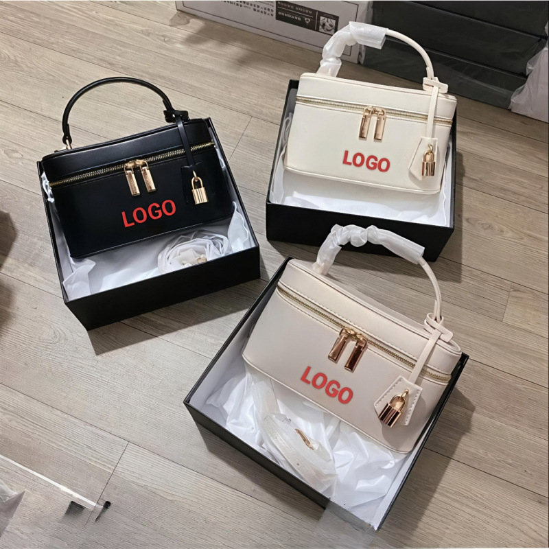 Designer Free Shipping 2026 New High End Lunch Bag Fashion Multi Functional Commuter Handheld Crossbody Bag Women's Shoulder Bag Banquet Bag