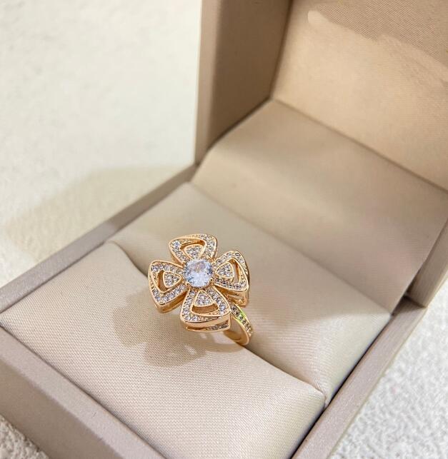 Light luxury designer ring classic 925 sterling silver/gold Four-leaf clover ring 2026 fashion designer jewelry gift for women's party diamond