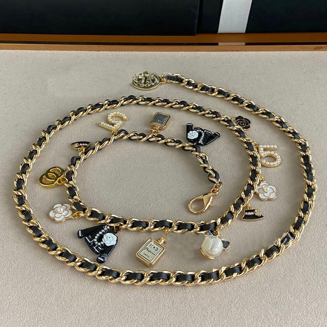 Fashion Belts For Women Designer Luxury Style Women's Waist Chain Letter Chain Belt High-End Dresses Sweaters Chains Belts