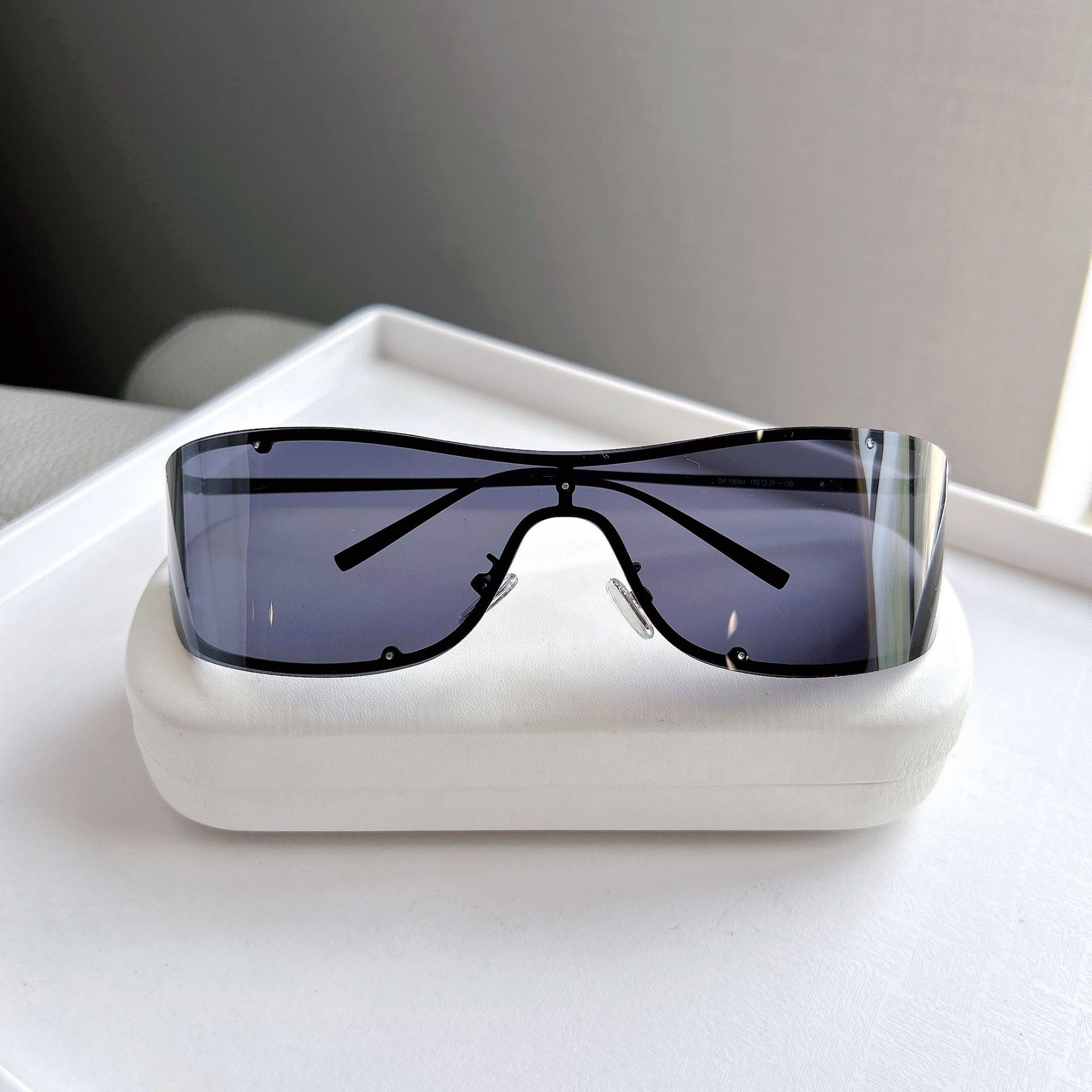 New Model Metal Women, Retro One-Piece Sunglasses For Men Fashion Trends