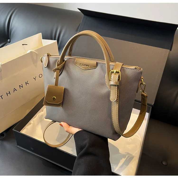 Korean Style Large Capacity Nylon Tote Bag Street Trend Commuter Shoulder Bag Suitable for Class And Daily Use Z260918