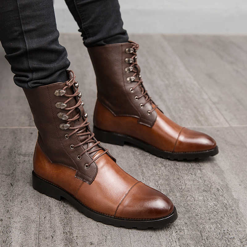 Botas puntiagudas con punta Hombre Zapato casual Calzado de cuero vintage Hombres Botas altas con cordones Zapatos de motocicleta Todo fósforo Botas