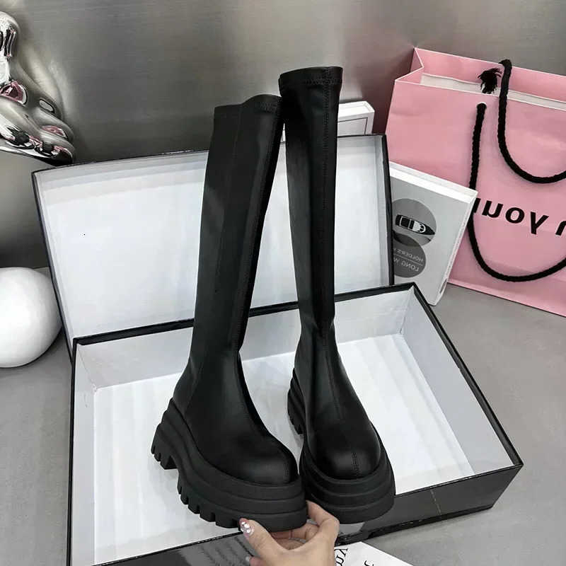 Botas altas Caballero Invierno Botas de mujer Moda Cremalleras traseras Señoras Plataforma elegante Pisos Botines largos Calzado de mujer de felpa c