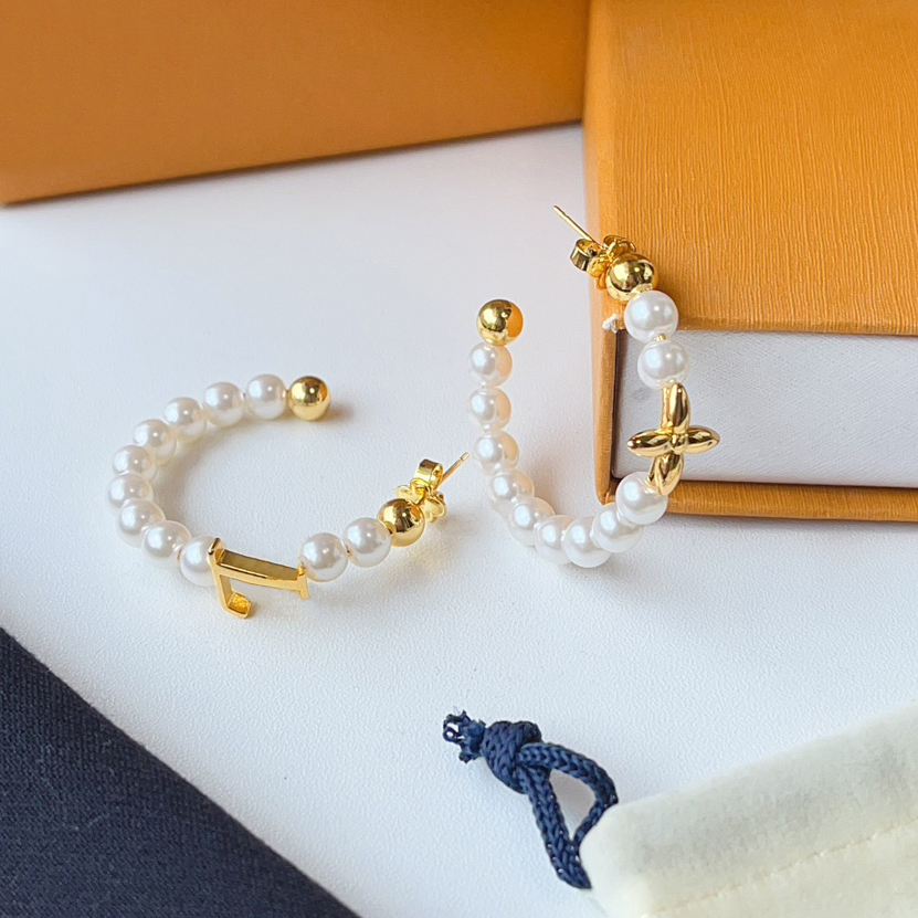 Exquisite Designer Gold Plated Letter Clover Pearl Earrings Luxurious High End Gift Suitable For Women To Create Elegant Jewelry Earrings