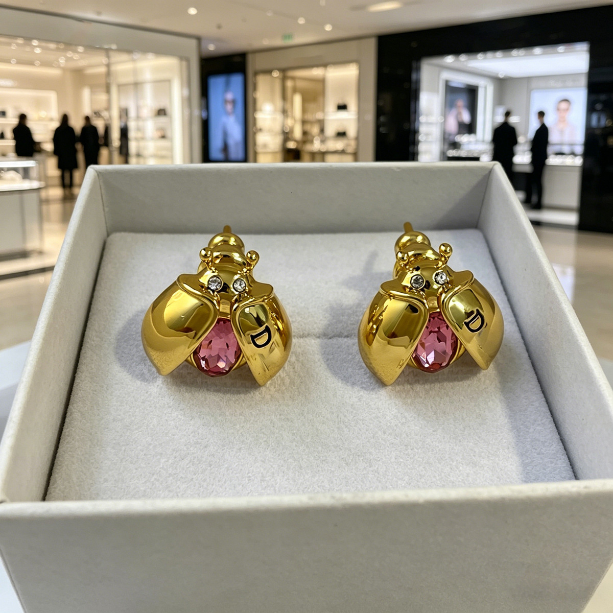 designer Light luxury summer must-have: insect-shaped pink diamond earrings for women. High-end, elegant earrings, 2026 new and popular style