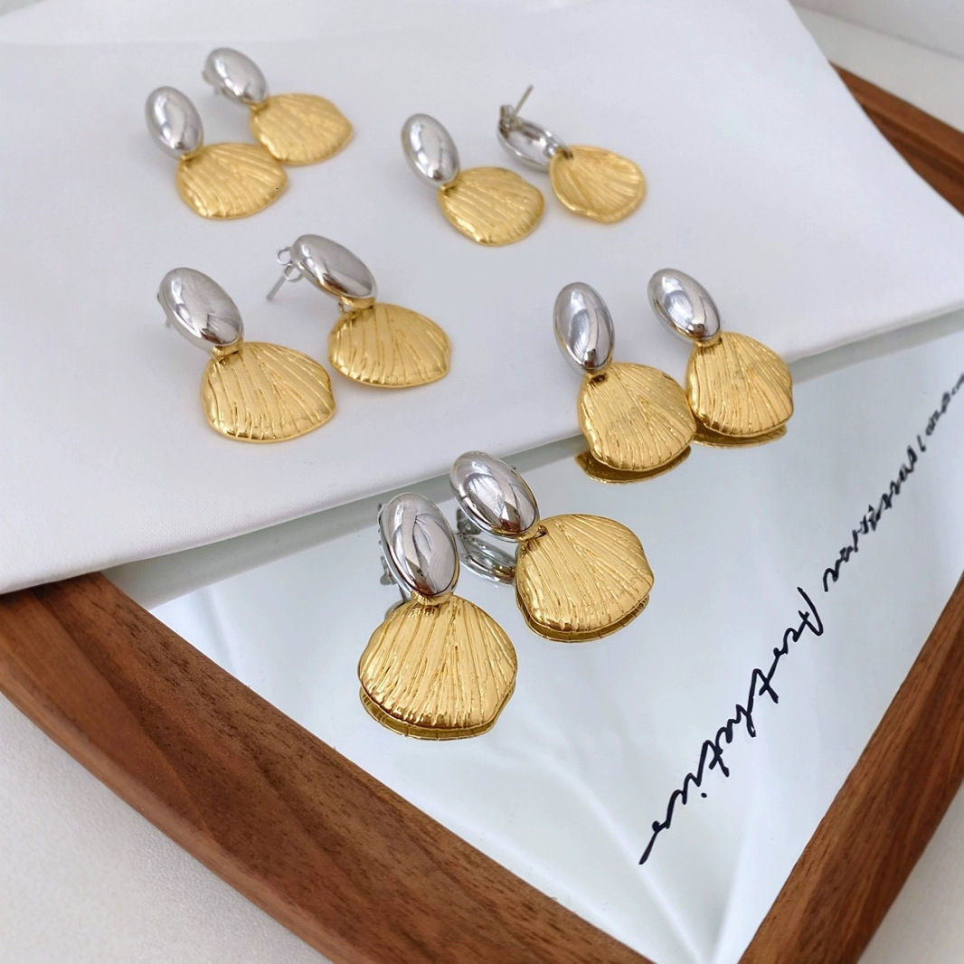 Luxury Designer Minimalist Cold-temperament Metal Shell-textured Earrings, Two-tone Unique Design With A Distinctive And Trendy Style