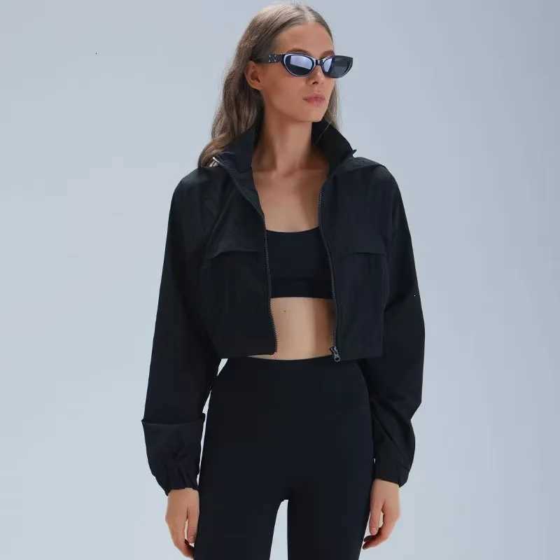Hooded Women's Jackets Women's Cropped Windbreaker Jacket Quick Dry Lightweight UV Protection Sports Coat for Running Hiking C260921