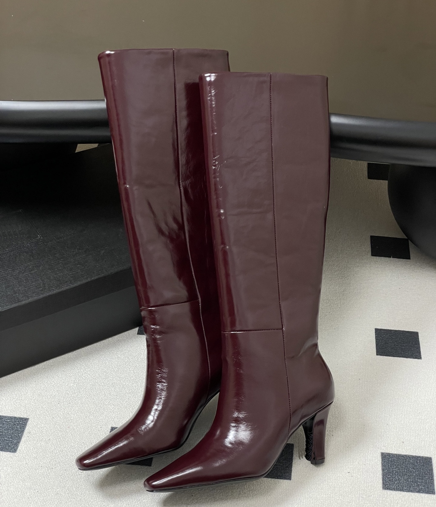 Zapatos de vestir de lujo de diseñador de cuero de vaca, punta cuadrada pequeña, tacones altos de aguja, zapatos sencillos, botas altas hasta el mus