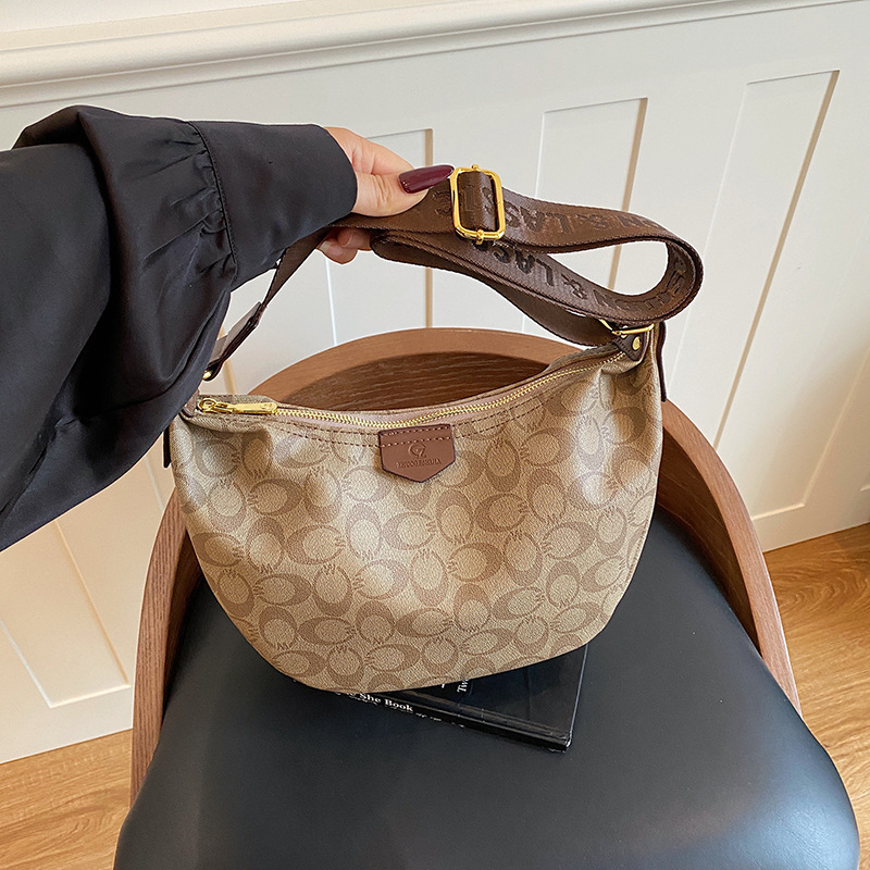 Luxury Brand Designer High-end Capacity Handbag For Women, New Model, Retro Underarm Bag, Versatile And Fashionable Crescent-shaped Bag, Crossbody S