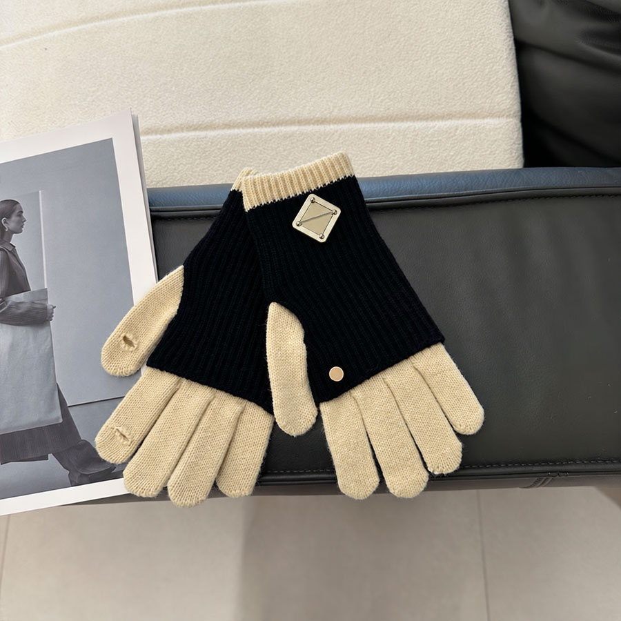 Designer Gloves Unisex Mittens Luxury Five Fingers Gloves Casual Elegant Gloves Letter Flowers Pattern Gloves Versatile Windproof Gloves Keep War