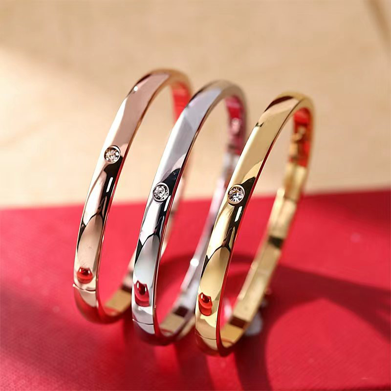 Brand Signature Charm Bracelet High Quality 18K Gold Women's Designer Bracelet Luxury Jewelry Gift