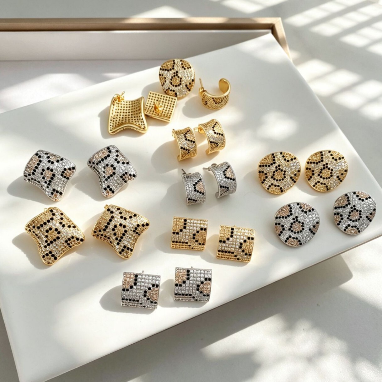 Luxurious Designer Fashion Light Luxury High-end Leopard Print Stud Earrings With Micro-set Zirconia. Unique Design For The European Niche Market.