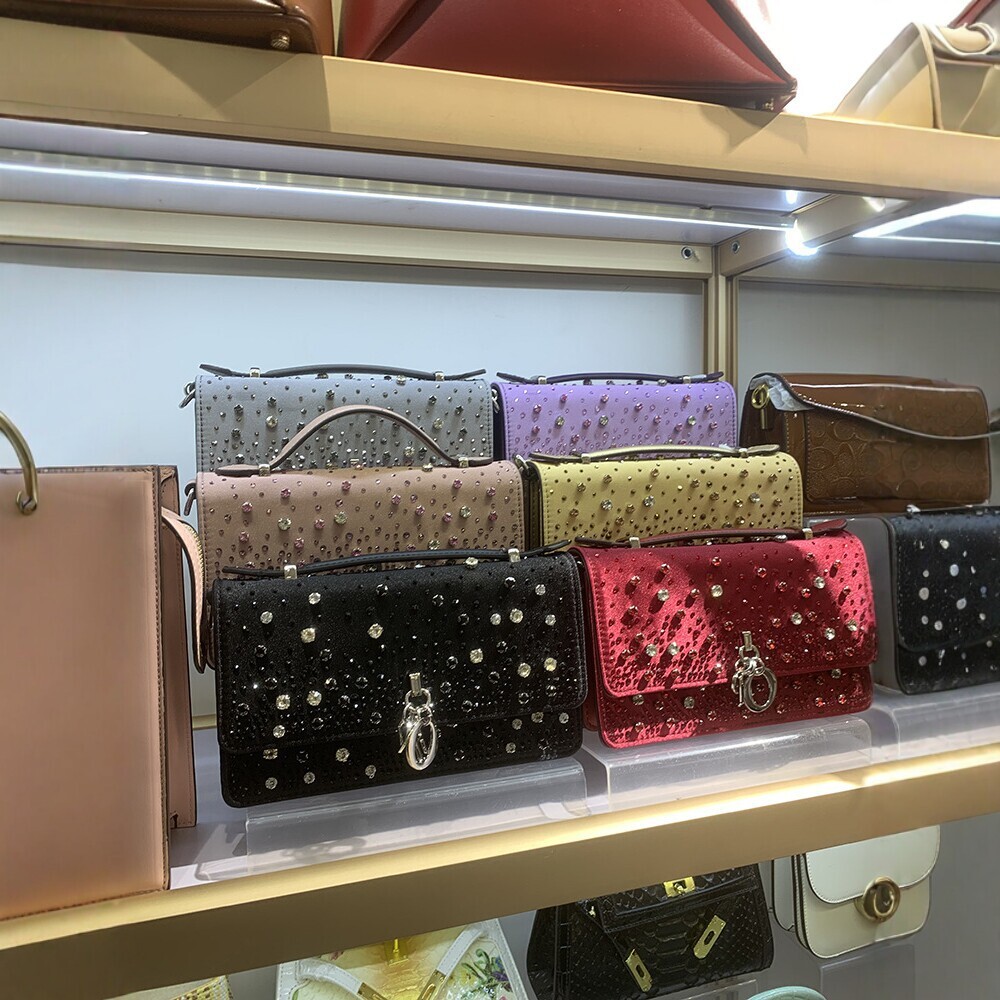Free Shipping Casual Rivet Diamond Embedded Chain Ladies Single Shoulder Fashionable Lollipop Ultra Soft Leather Medium Square Bag Designer Bag City