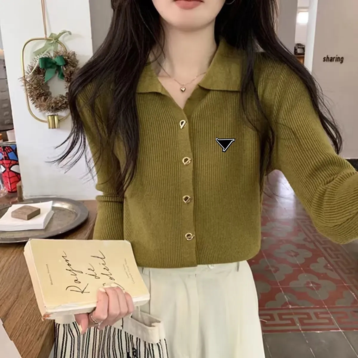 2026 Spring and Autumn Long-sleeved Elegant Base Layer that Shows Slimness for Outerwear. Retro Polo-neck single-button knitted cardigan for women.