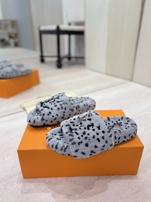 2026 Designer Summer Womens Real Leather Colourful Punk Spike Studs Gladiator Open Toe Flat Slides Sandals Slippers Slide 36-45 0912