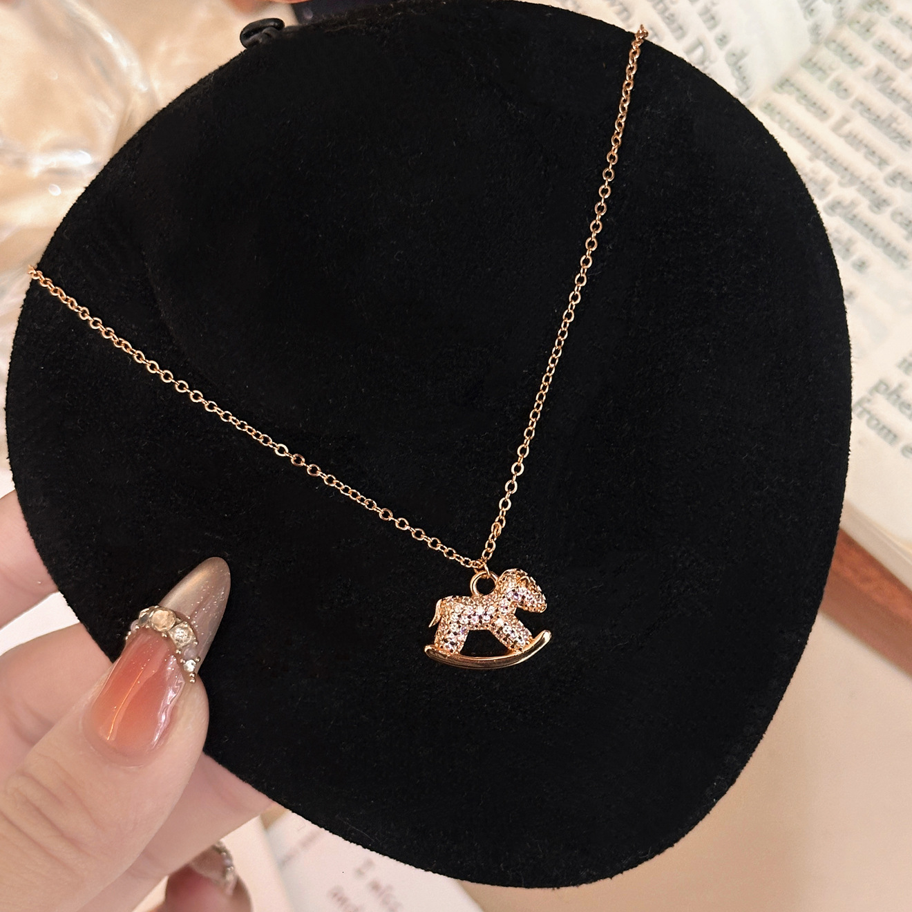 New full-diamond pony necklace for women niche light luxury elegant and ins-style zodiac year necklace necklace designer for women Luxury women'