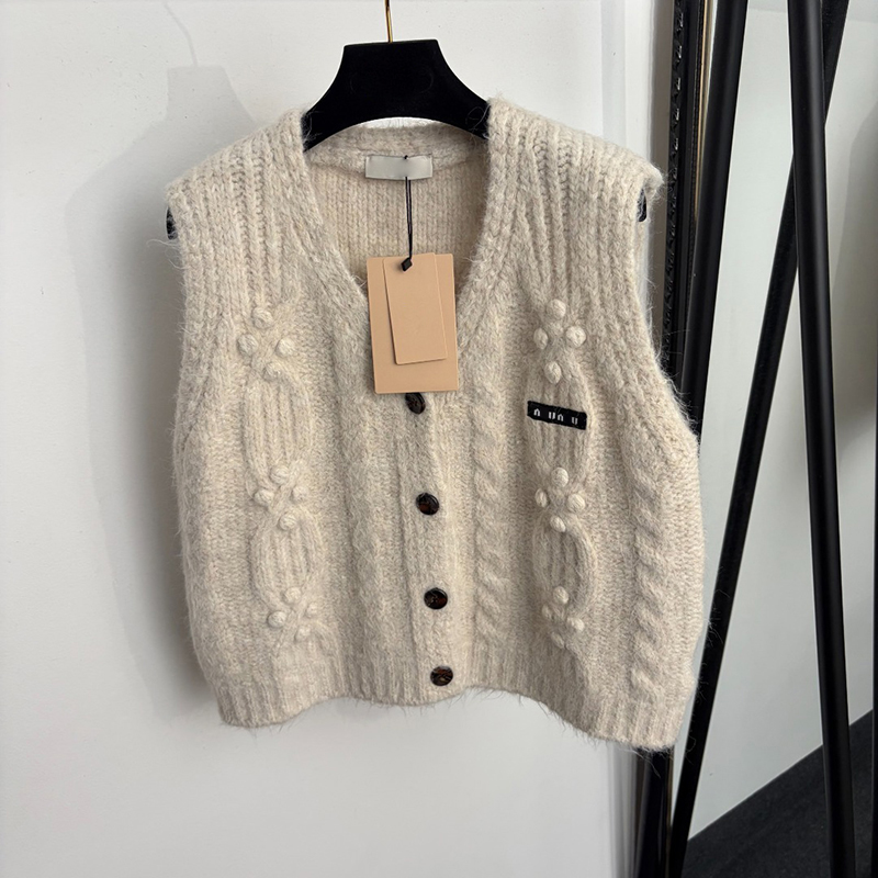 V Neck Knit Vest Sweater Women Sleeveless Cami Top Sweaters Luxury Slim Charm Designer Girls T Shirt Brand Tees Tops Clothing