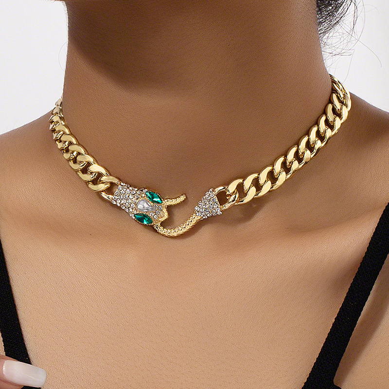 Necklace European And American Snake-Shaped Metal Pearl Chain Necklace High-End Design Hip-Hop Minimalist Style Women's Necklace