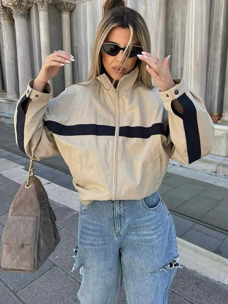 HH Casual Spring Womens Khaki Contrast Stripe Jacket 2026 Autumn Chic Female Stand Collar Long Slved Zipper Lightweight Coats T260829