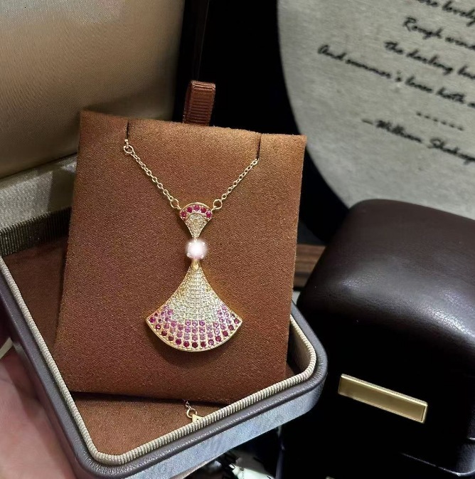 pink zirconia full-diamond gradient large fan-shaped collarbone necklace for women fashionable light luxury elegant and necklace designer for women