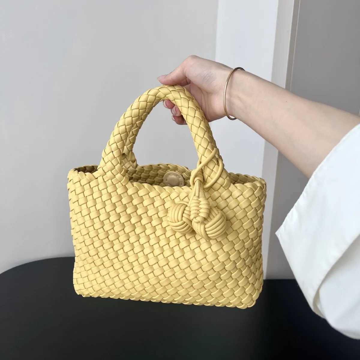 Handwoven Leather Shoulder Bag Women's Fashion Crossbody Bag Street Style Spring Summer New Arrival Pure Color Soft Tote Bag Z260918