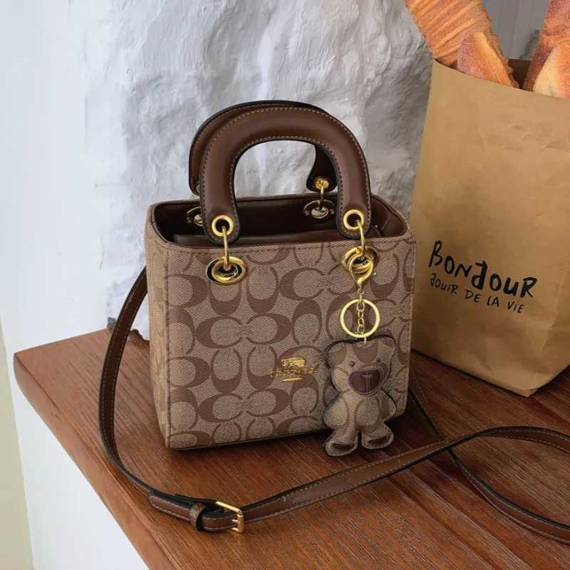 Luxury Women Bag 2026 New Vintage Classic Monogram Handbag Fashion Designer Ladies Tote Crossbody Bag with Bear Charm Z260918
