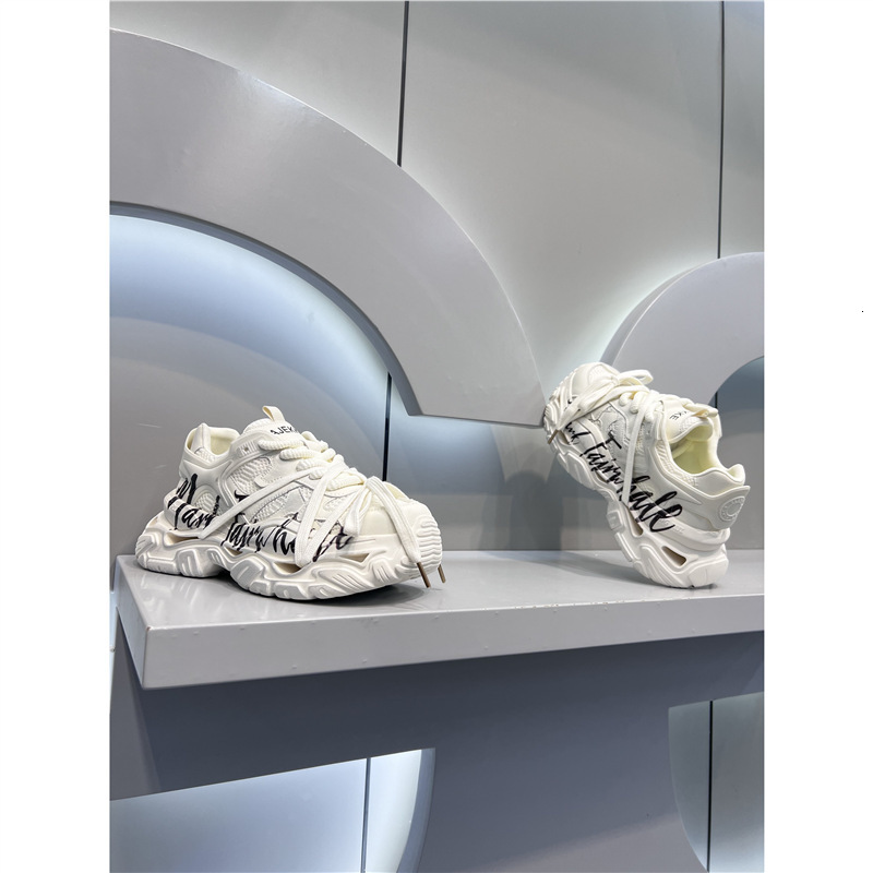 trendy design dad shoes, new autumn/winter 2025 with Casual shoes hollow design, style casual Designer shoes men's shoes