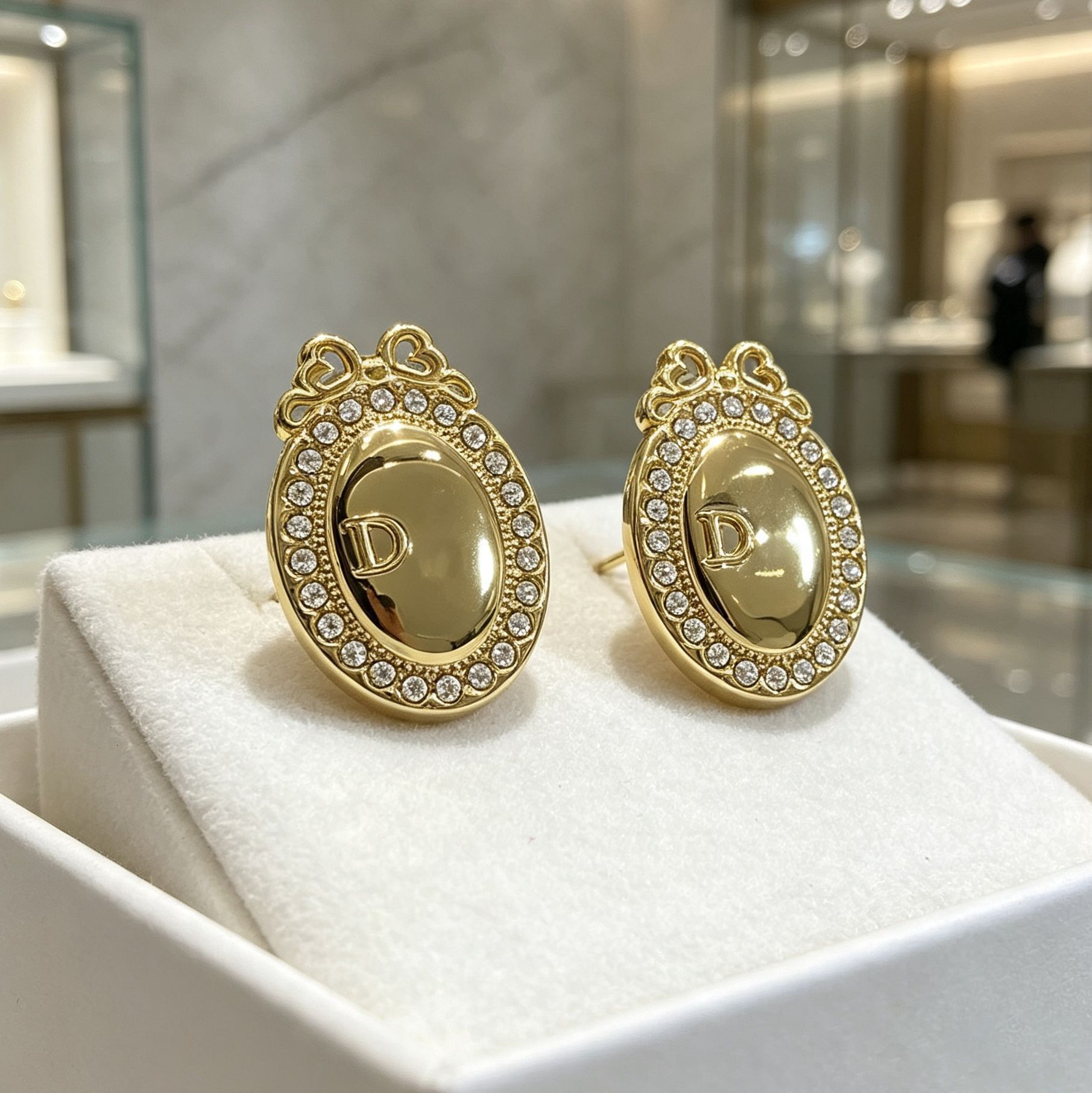 designer New retro badge bow earrings, a touch of luxury, fashionable, high-end, elegant, classic, versatile for everyday wear, factory direct sales