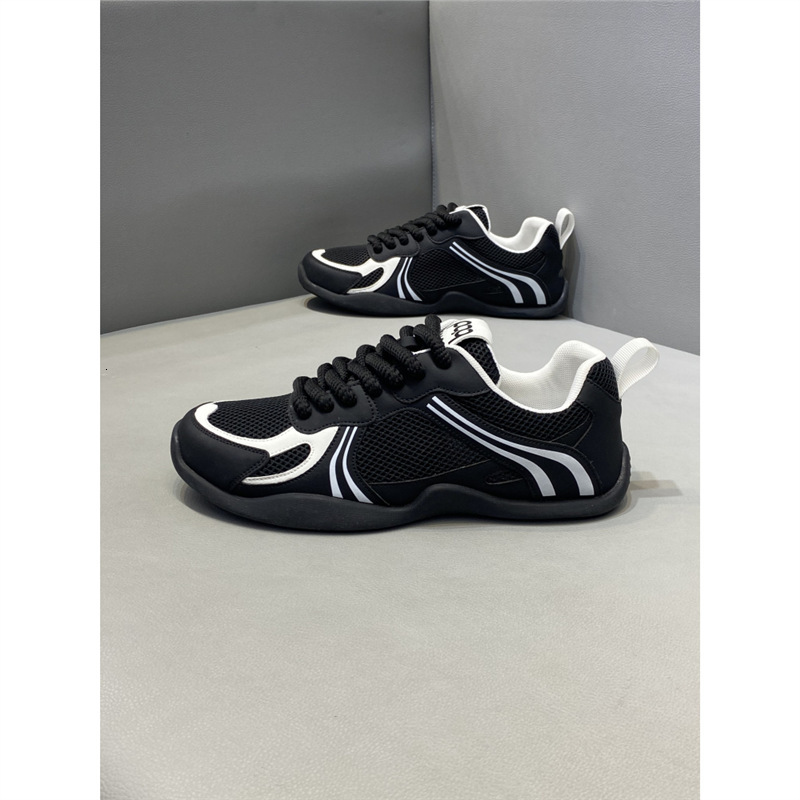Men's 2025 Casual shoes New Breathable Casual Soft Sole Mesh Lightweight Versatile White Sneakers German Designer shoes Training Shoes