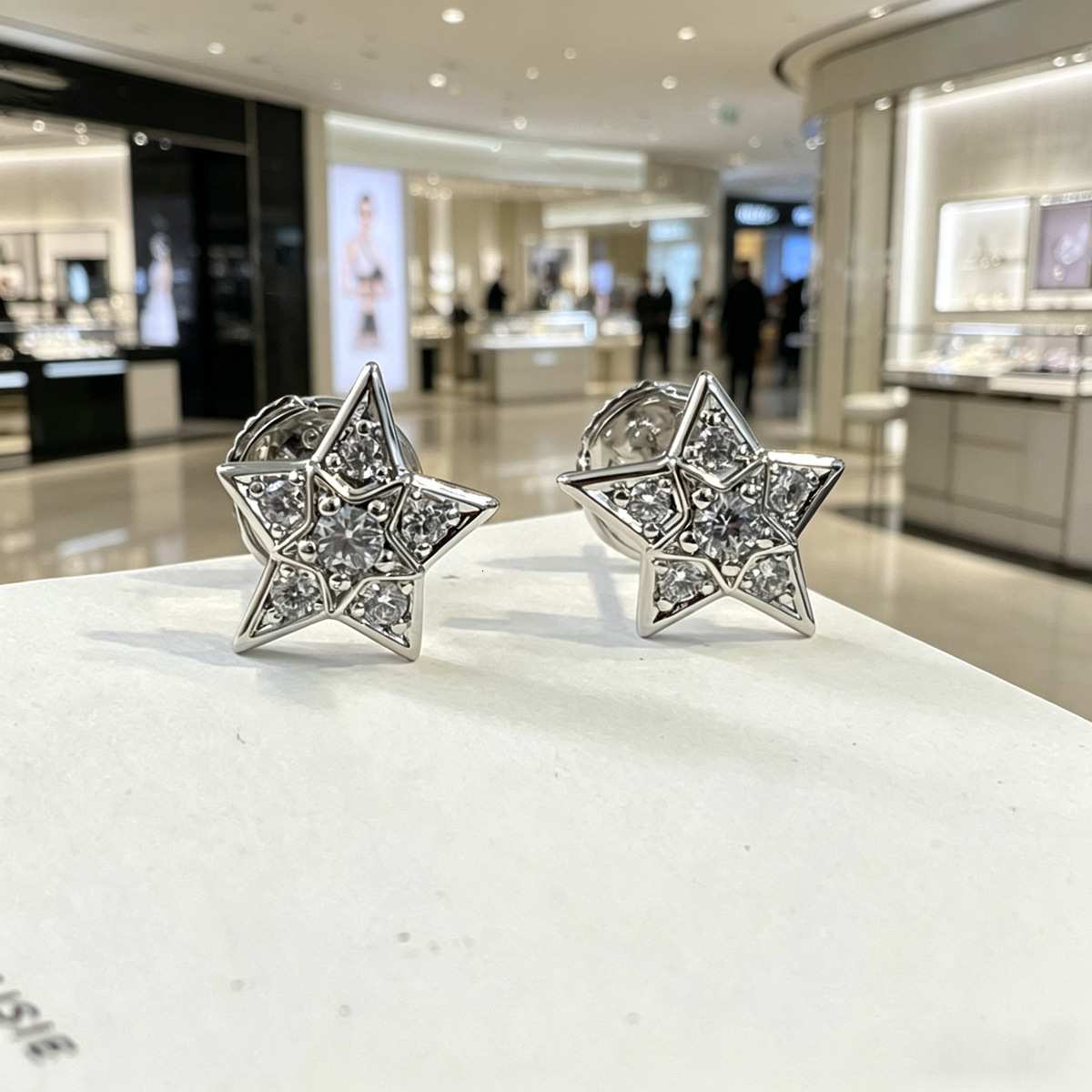 designer Light Luxury High-End Sparkling for Women, Inlaid Diamonds silver Five-Pointed Star Earrings with 925 Silver Pins