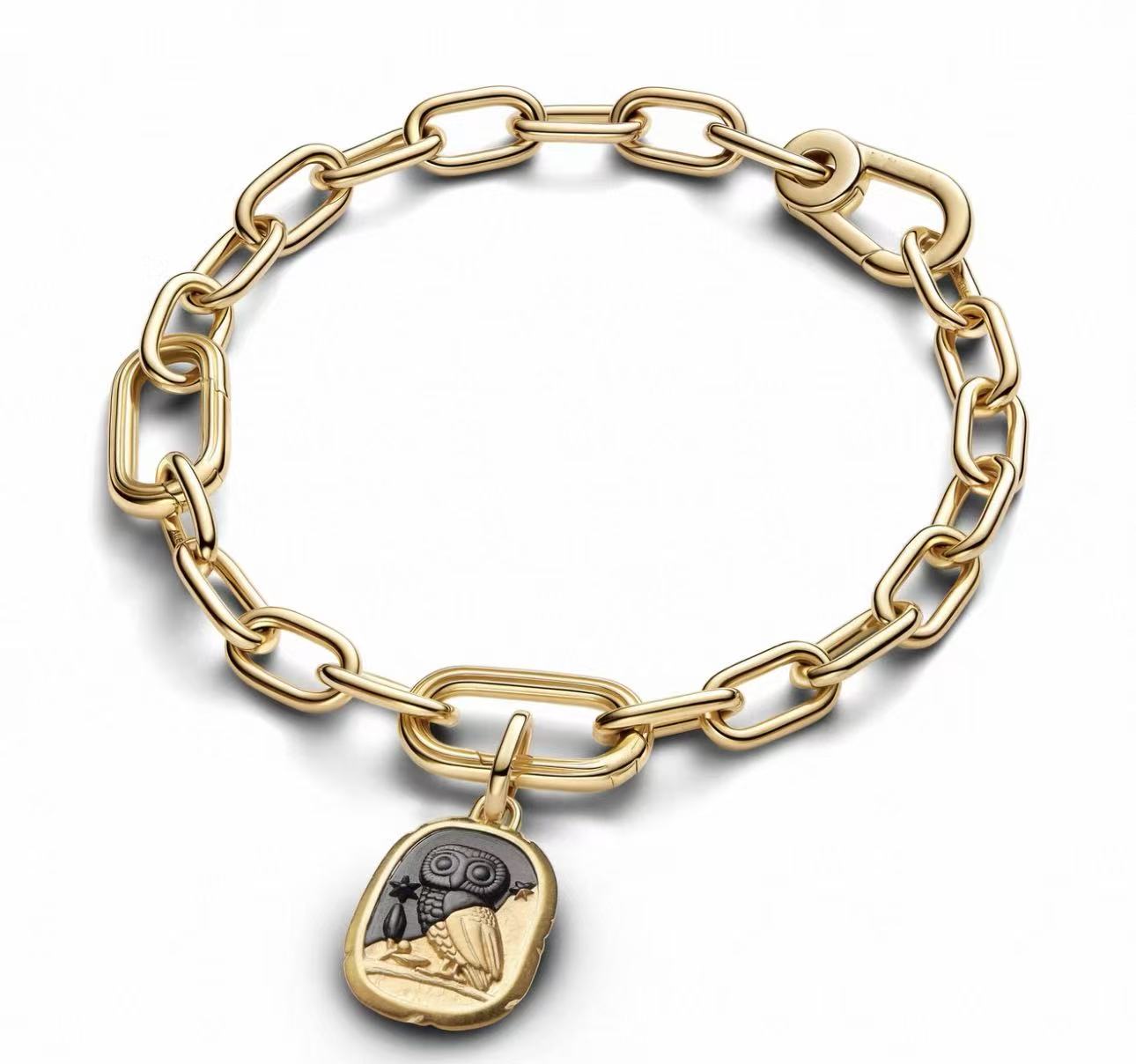 This is a fashionable and versatile new two-tone bracelet from the me series, which allows for DIY bead-stringing, making it both fun and versatile