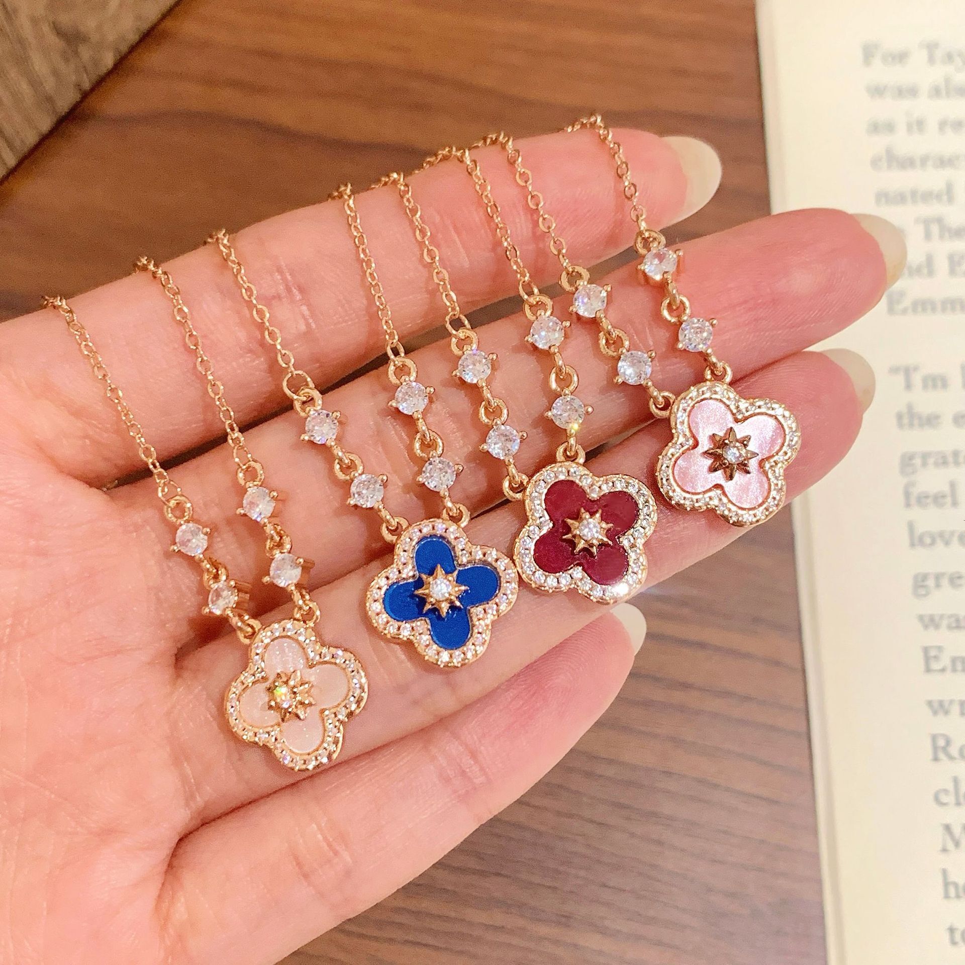 sparkling dopamine clover necklace light luxury fashion with a feel exquisite and versatile clavicle chain accessory necklace designer for women