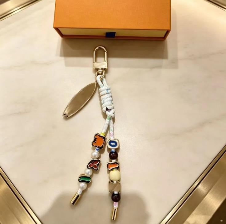 Keychains Lanyards Luxury Vintage Bag Charms for Women Unisex Mens Designer Metal Keychains Fashion Purse Charm Cartoon Key Chain Keyring