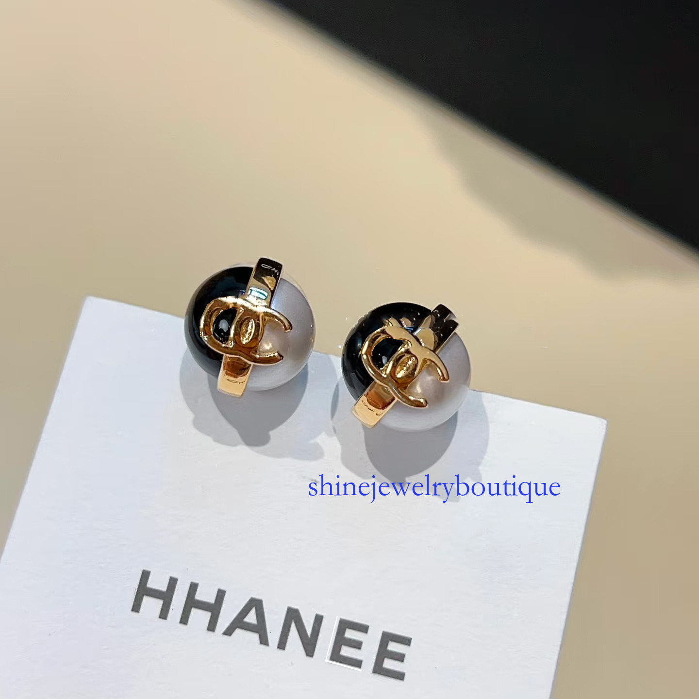 cc earrings Round Black White Pearl Stud for Women Fashionable and Luxurious Earrings