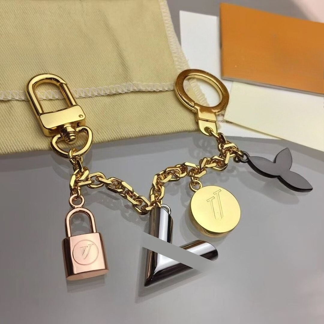 Luxury Designer Luggage Name Tag Keychains Lanyards Clear Acrylic Monogram Bag Charm Weaving Rope Lock Pendant Handbag Accessory Gifts