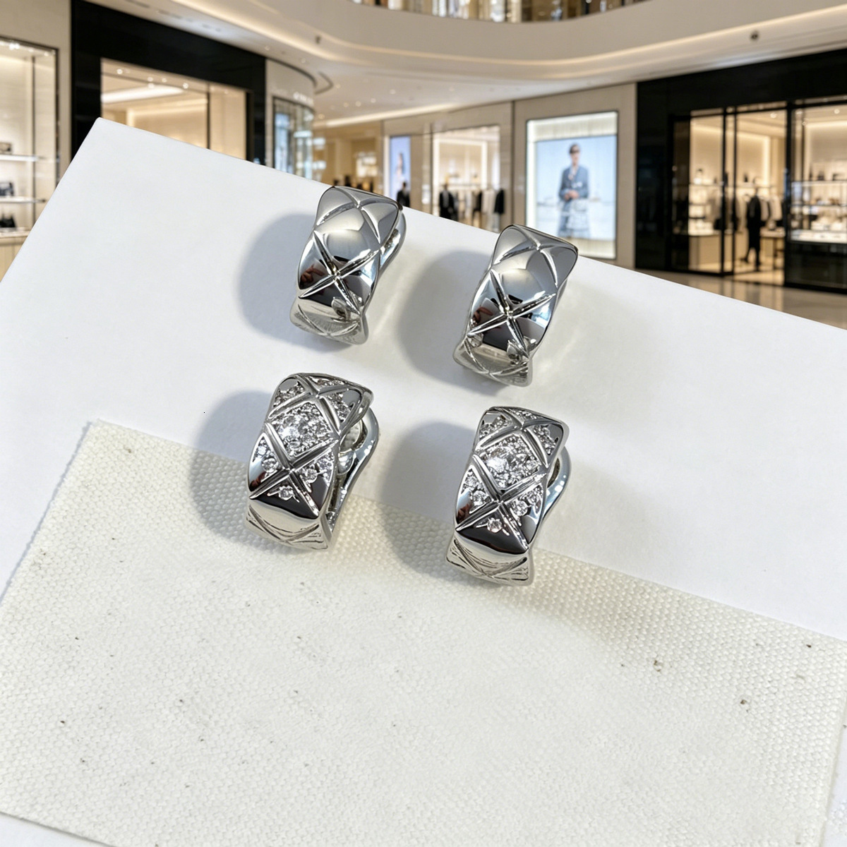 designer Live stream exclusive: glossy diamond-patterned earrings, with or without diamonds, exquisitely crafted, lightweight luxurious, wholesale a