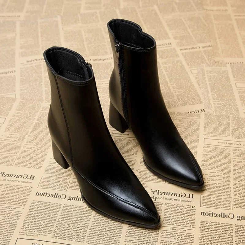 New Boots Spring and Autumn British Style Thin and Thin Women's Boots Pointed Toe Thin Side Zipper Black Nude Boots Women H260921