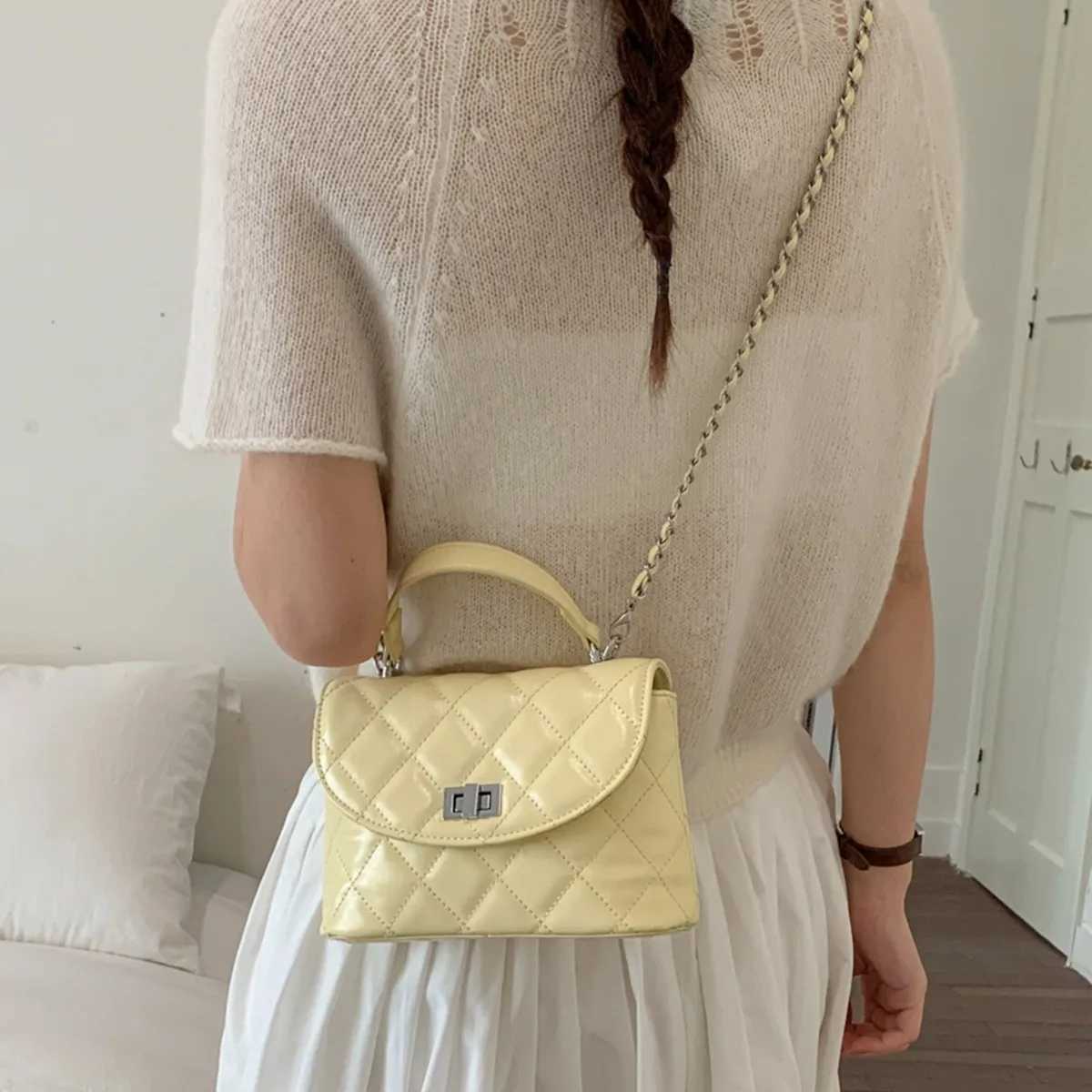 Summer 2026 New Women's Crossbody Bag Small Niche Design Single Shoulder Handbag High-End Sensation Diamond Pattern Chain Bag Z260918