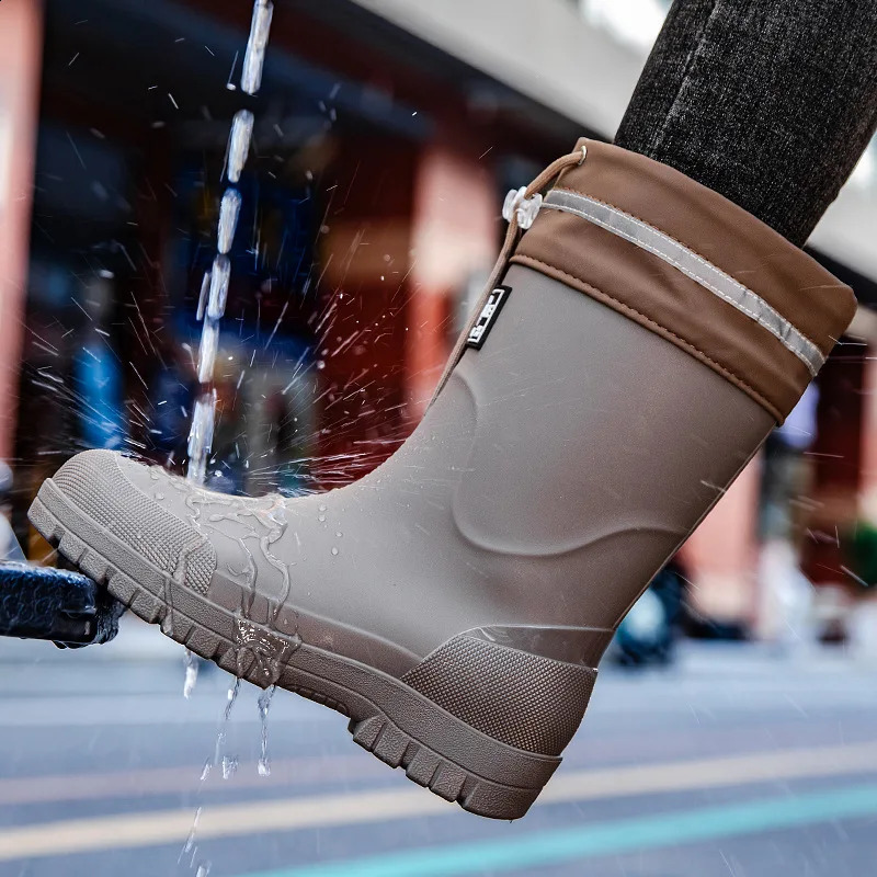 Men's Mid-Calf PVC Rain Boots Waterproof Work Shoes Slip-On Comfortable Warm Wear-Resistant Casual Style for All Seasons 260920