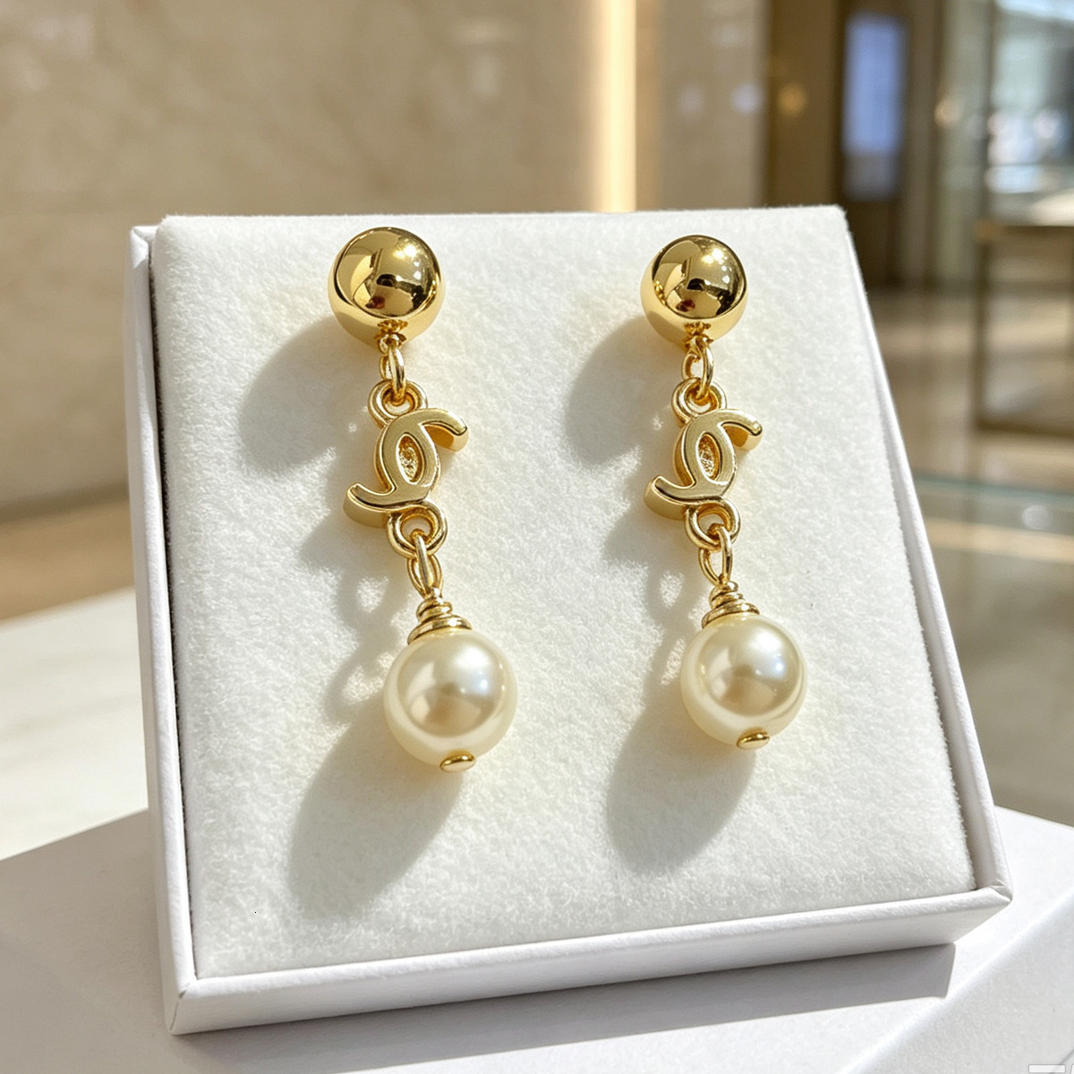 designer 26 New round ball pendant pearl earrings, luxurious fashionable accessory with a high-end feel, classic design, suitable for everyday wear,