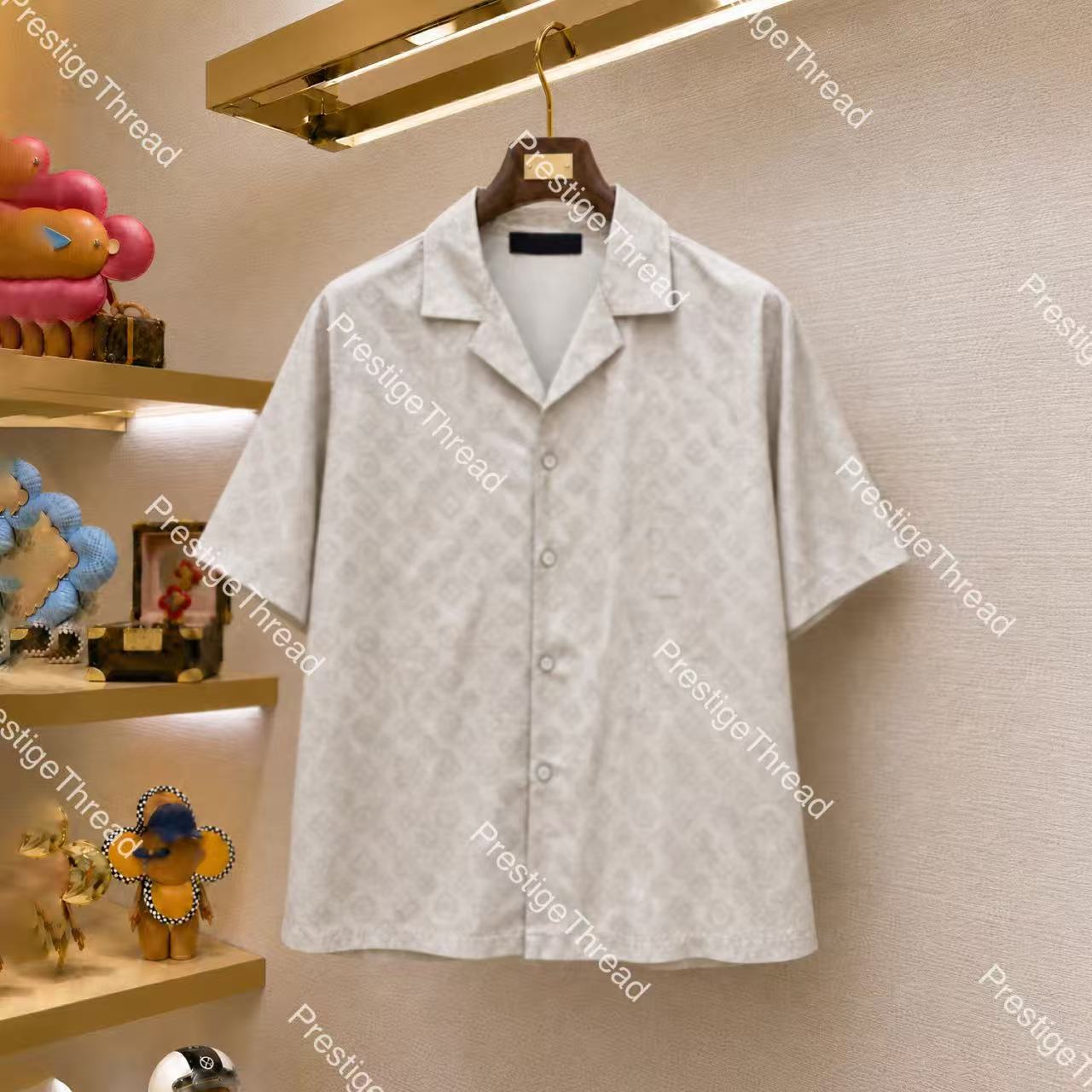 Hoogwaardige designer casual overhemden voor heren, overhemd met korte mouwen en all-over print, subtiel letterpatroon en gradiëntprint, perfect voo