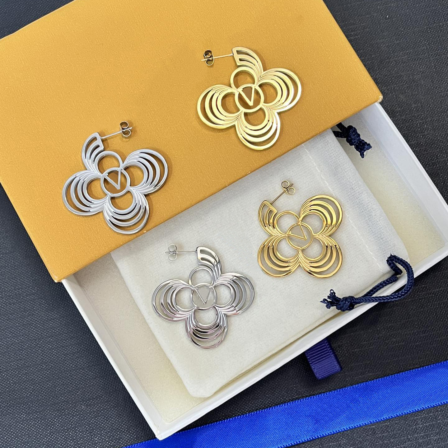Exquisite Designer Gold Plated Silver Plated Hollow Four Leaf Clover Earrings A Luxurious High End Gift Suitable For Womens Multifunctional Jewelry