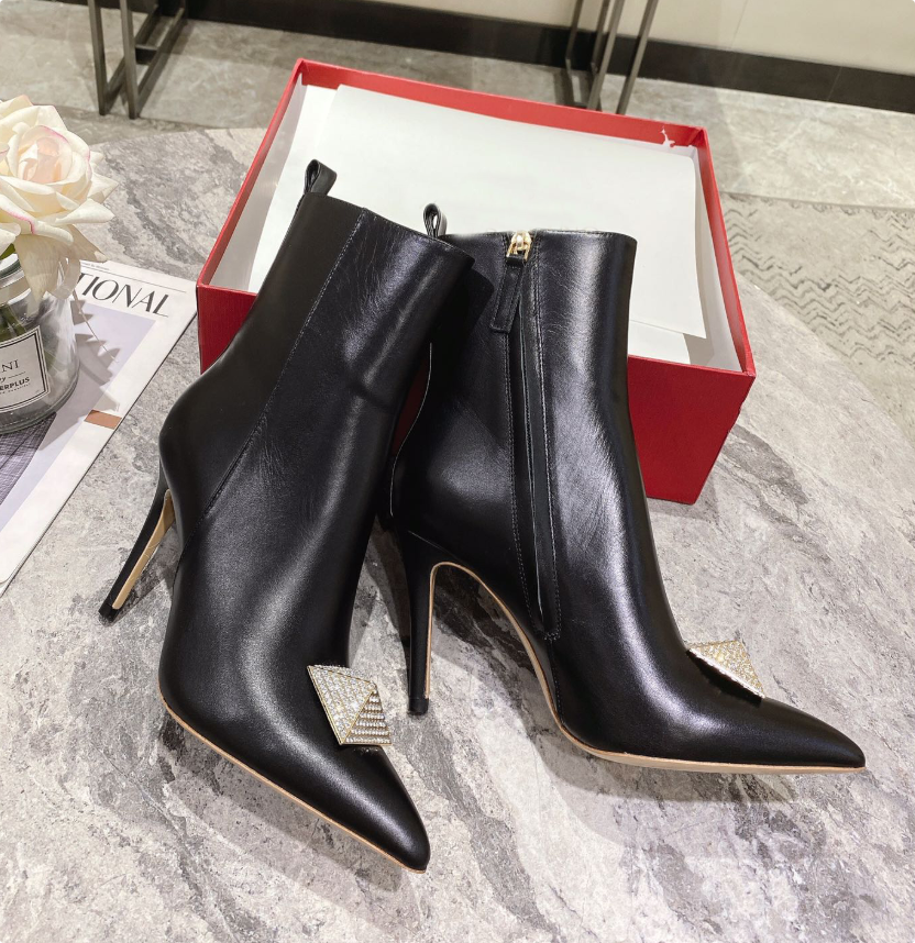 2026 Winter VT Ankle Boot Luxury Designer Autumn Winter New Women Short Boots One Rhinestone Stud Boot Pointed Toe Brown Black Calfskin Leather High