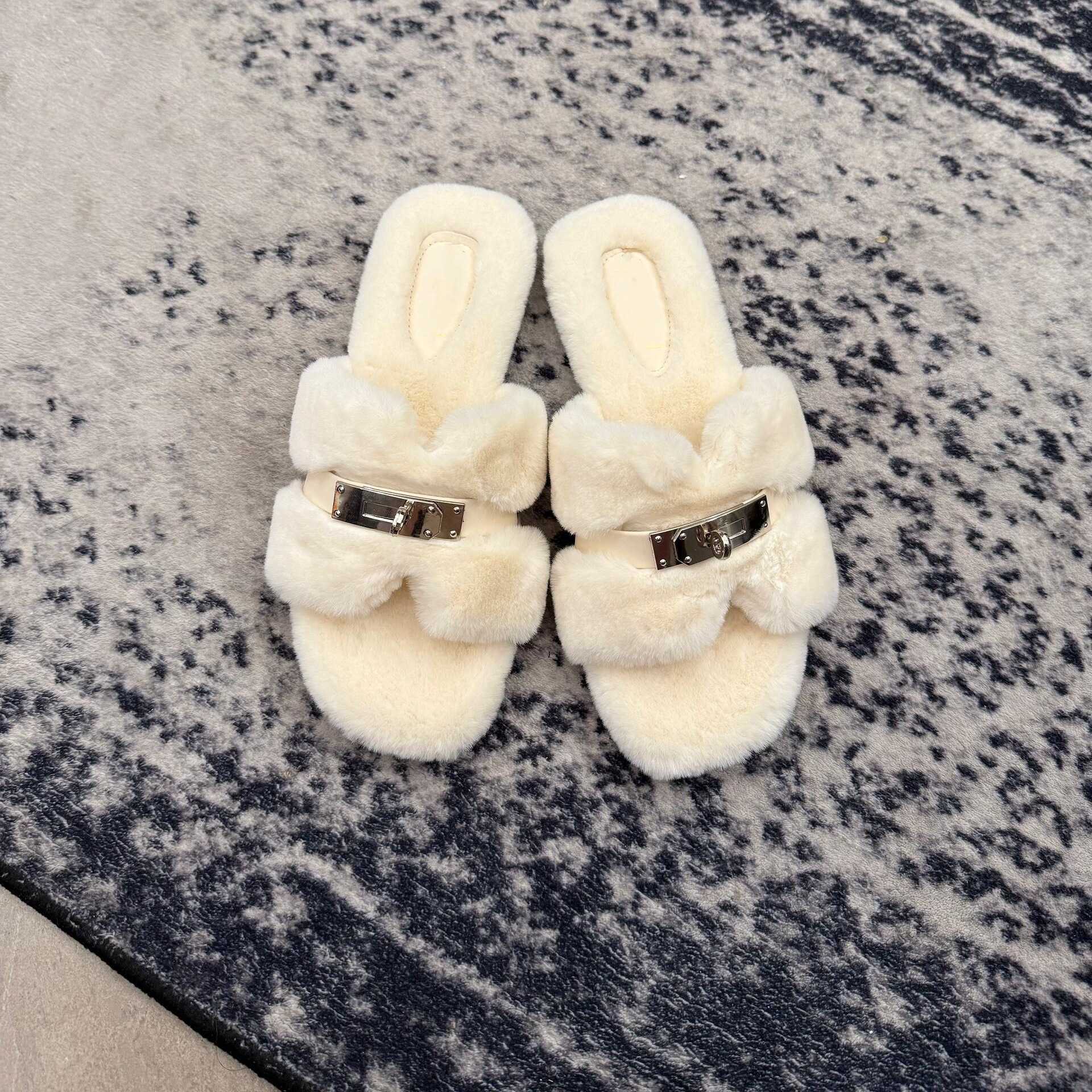 furry slippers for outdoor wear, autumn and winter new versatile flat-soled fluffy cotton slippers