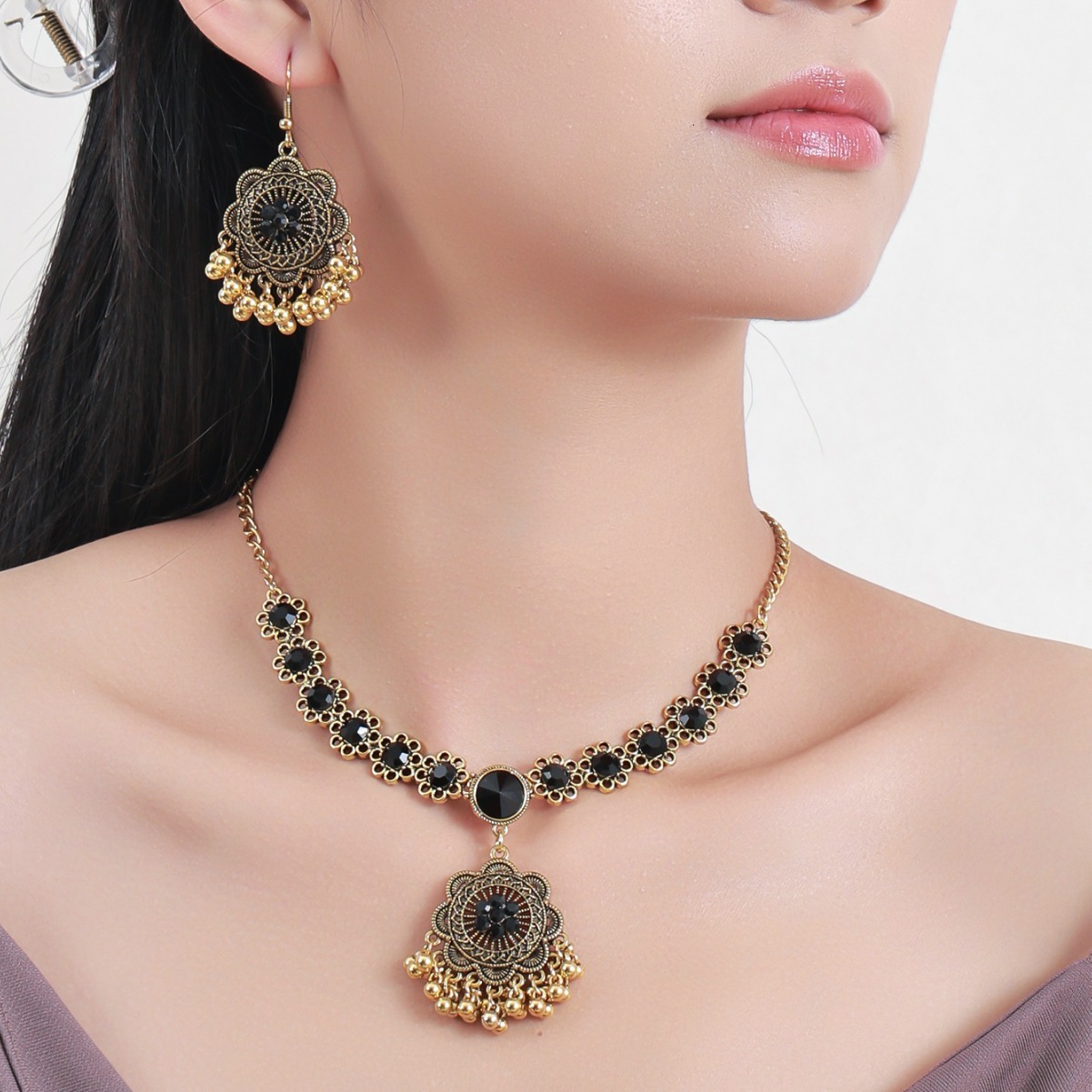 European and American minimalist court-style pearl earrings, gemstone necklace, exaggerated vintage jewelry, geometric floral luxury set for women