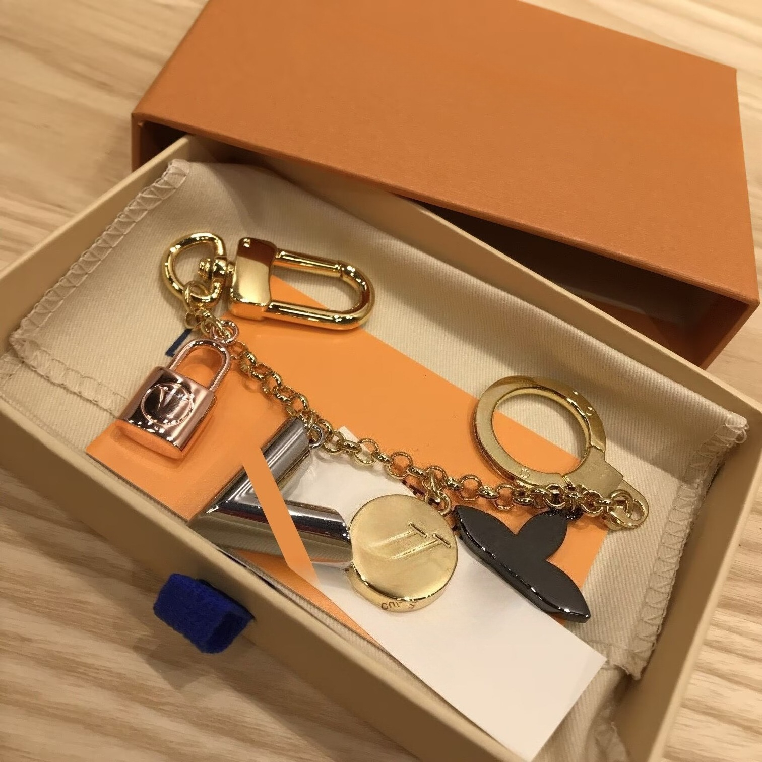 Brand Charms Designer Keychain Bag Charm For Women Luxury Breeze Keychain Gold Color Keyring Clover Pendant Purse Charm gift
